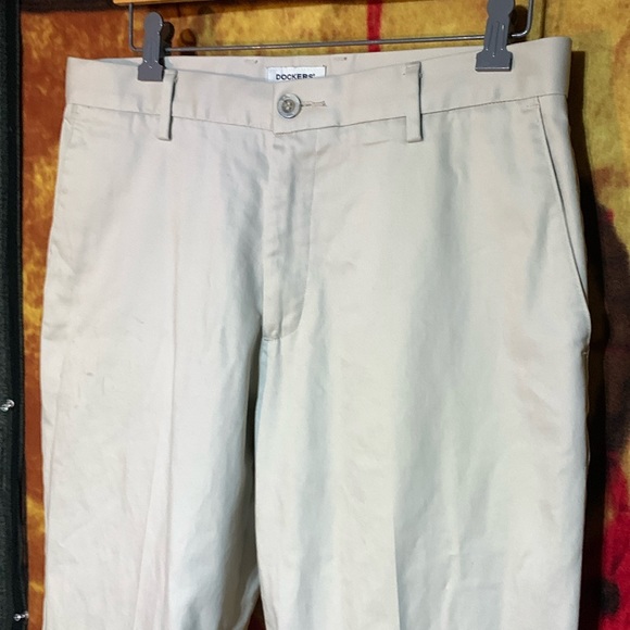 DOCKERS-men’s beige ‘CLASSIC FIT’ pleated chino dress pants - Picture 2 of 11